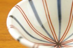 砥部焼・梅山窯 あさがお小鉢の絵付け