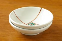 砥部焼・梅山窯 豆小皿(ふうしゃ)を重ねて