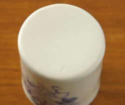 砥部焼・森陶房 ぶどうの筒湯のみ(小)の底面