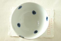 砥部焼 水玉のコロコロ小鉢をはがきと比較して