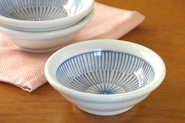 砥部焼・中田窯 はけめ模様の玉ぶち鉢4,5寸