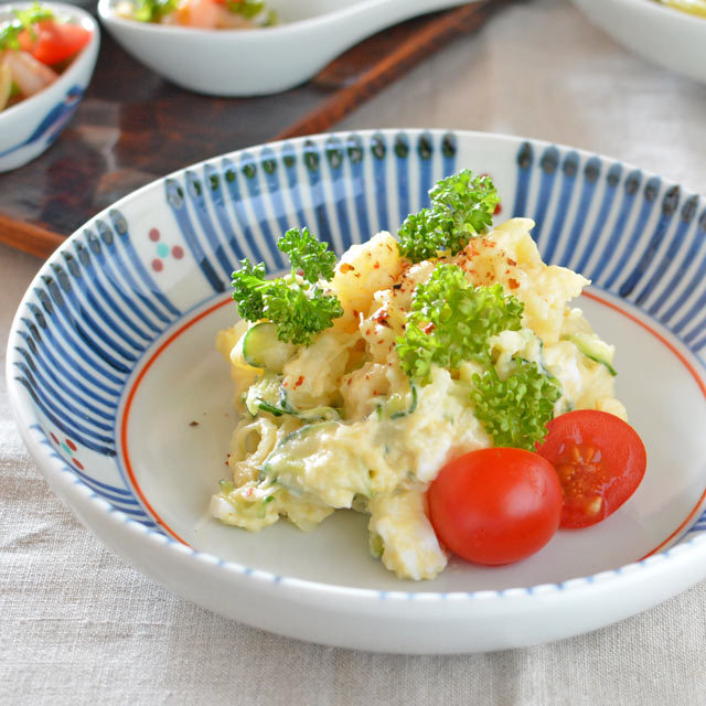 和食器・砥部焼　とくさみつ紋の深皿(6寸)