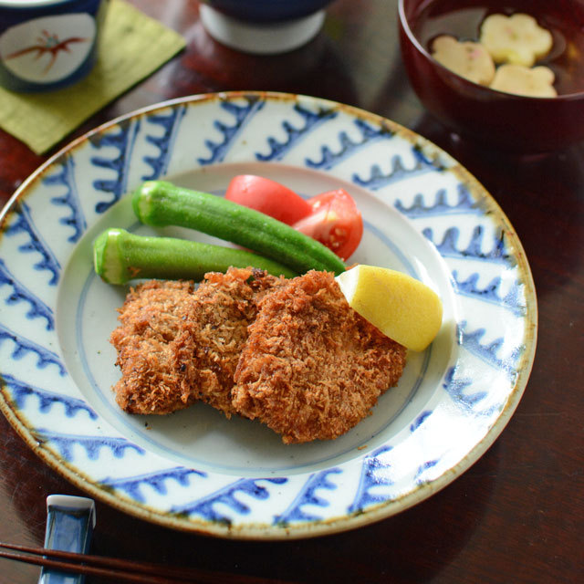 和食器・砥部焼　波模様のリム付皿(7寸)