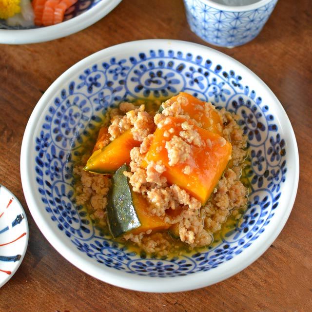 和食器・砥部焼　たこからくさの玉縁浅鉢(6寸)